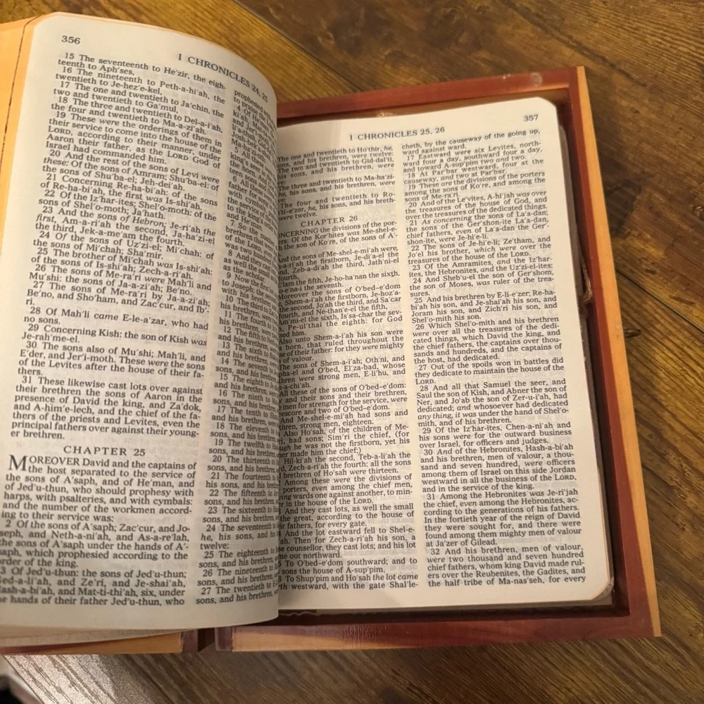 Ford UAW Local 900 Detroit Holy Bible With Wood Presentation Box Prince Of Peace